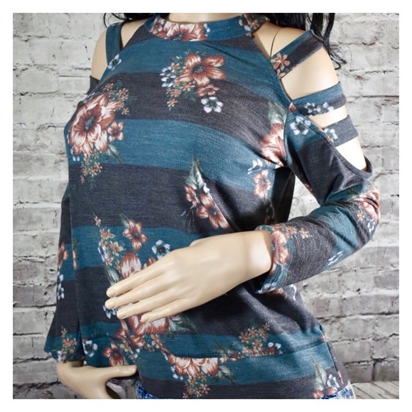 Floral Cold Shoulder turquoise and Gray Top - Picture 3 of 8